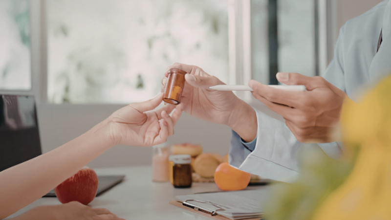 Việc dùng thuốc và tái khám đúng lịch giúp kiểm soát viêm hiệu quả