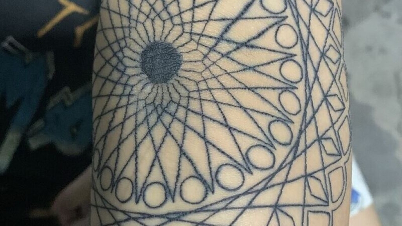 Hình xăm bị nổ mực là gì? Có cách nào khắc phục nó hay không? 1