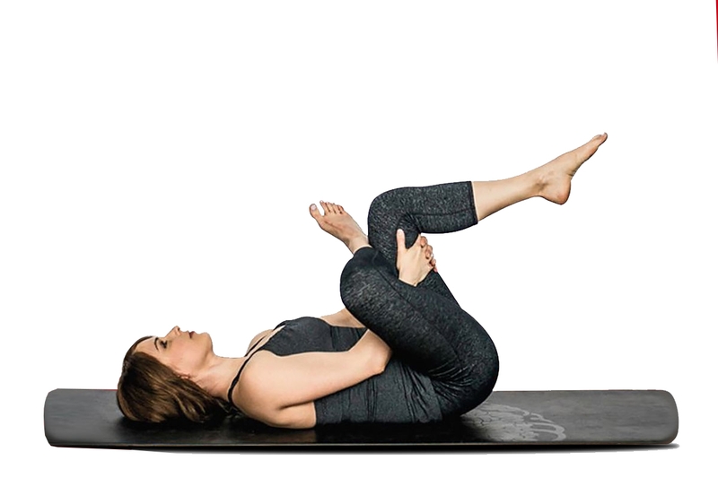 Bạn nên tập tư thế nằm đan chân hàng ngày để đạt hiệu quả tốt nhất