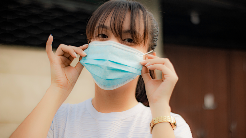 Sử dụng khẩu trang có khả năng lọc bụi mịn khi cần thiết