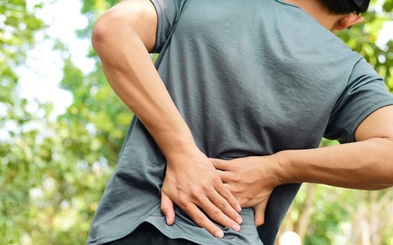 Hít thở sâu bị đau lưng phải có nguy hiểm không? Cách điều trị hiệu quả 2