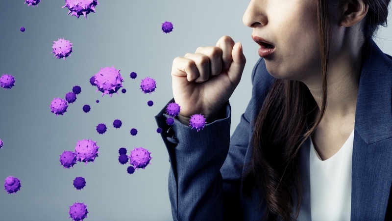 Ho gà lây qua giọt bắn, dịch tiết và thường lây từ người thân tiếp xúc gần người bệnh