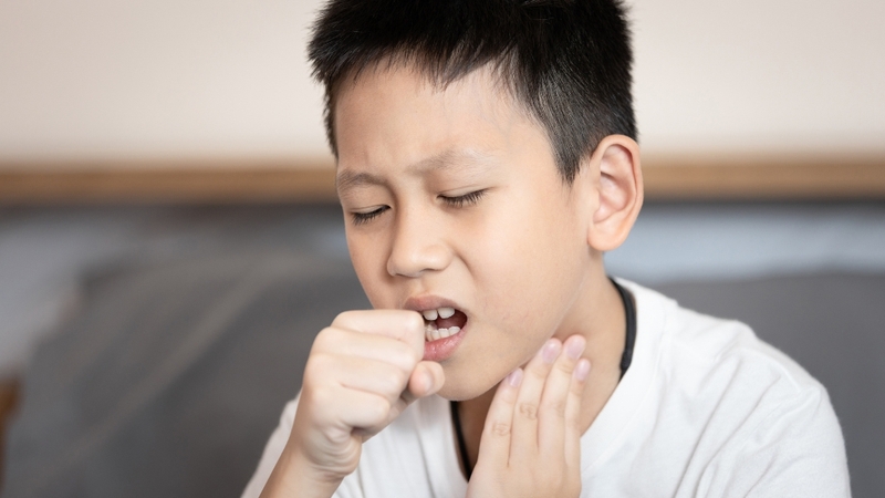 Phân biệt chi tiết ho gà và ho thông thường