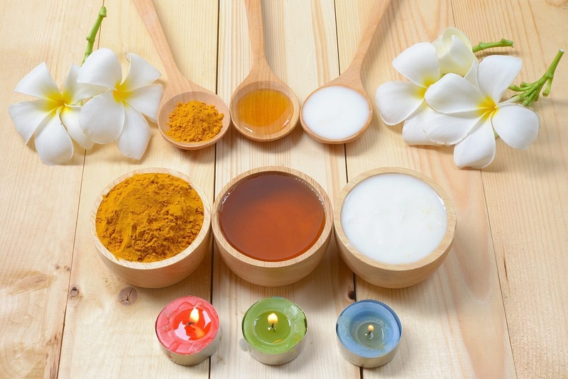 Hơ mặt sau sinh bằng nghệ và trứng gà 4