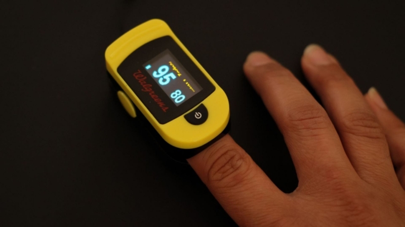 Đo SpO₂ là việc làm cần thiết khi xuất hiện cơn ho kéo dài kèm đau sườn trái