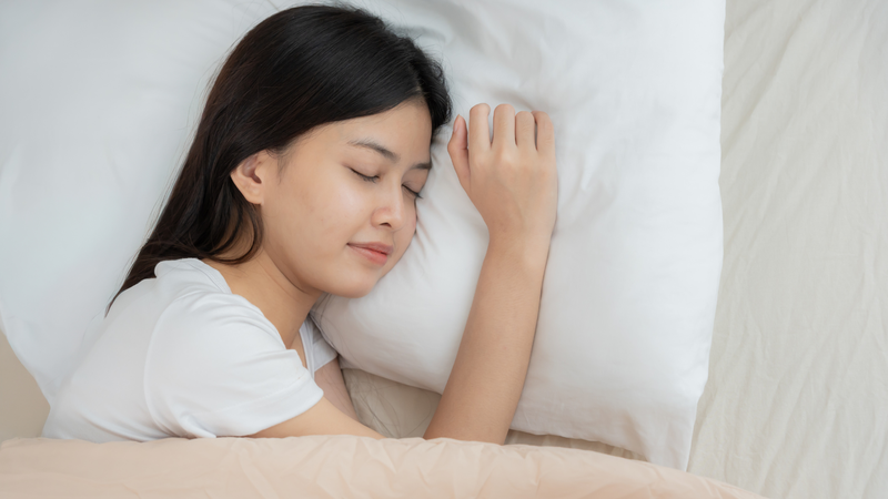 Hoa kim châm có tác dụng an thần, giúp thư giãn tinh thần và hỗ trợ cải thiện chất lượng giấc ngủ
