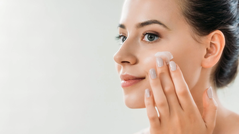 Mùi hương dịu nhẹ của loài hoa này còn giúp phái đẹp thư giãn mỗi khi sử dụng