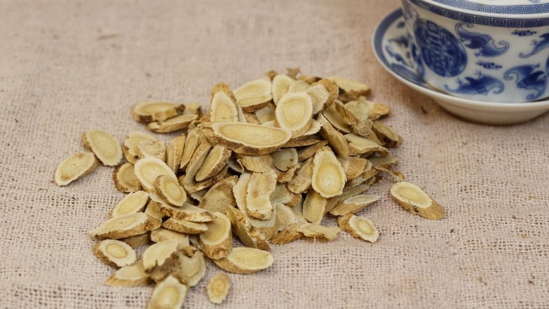 Hoàng kỳ chứa nhiều hoạt chất có lợi cho sức khỏe