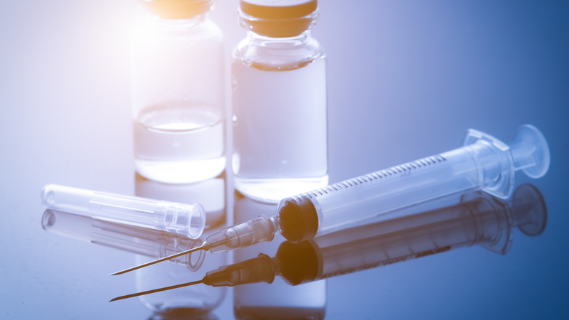 Để dùng thuốc an toàn, người bệnh nên tham khảo ý kiến bác sĩ và chọn nhà thuốc uy tín