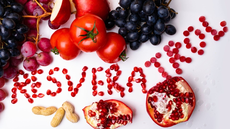Resveratrol là gì? Resveratrol là một hợp chất thuộc nhóm&nbsp;phytoalexin polyphenolic