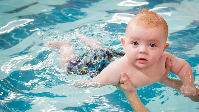 Học bơi sớm: Trẻ mấy tuổi có thể học bơi 2