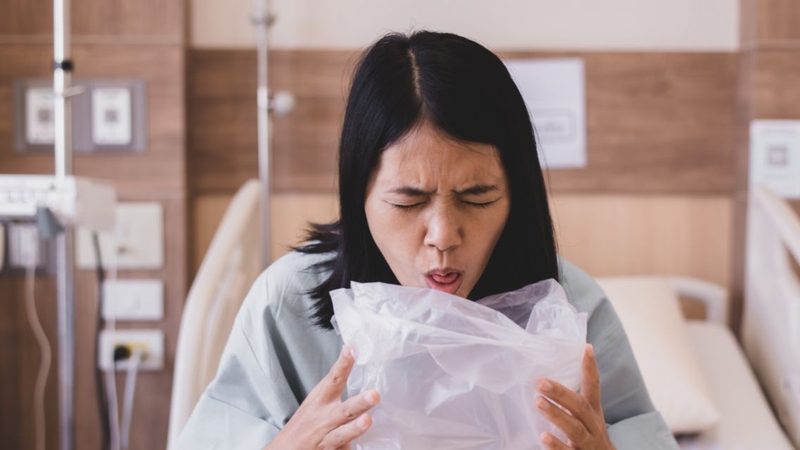 Người bệnh có thể bị rách toàn bộ thành thực quản, thường do nôn ói dữ dội