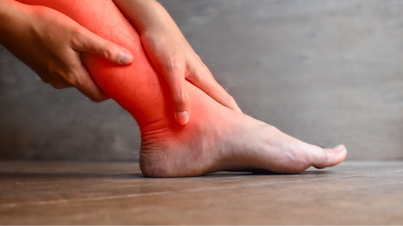 Hội chứng chân không yên thường gây ra các cảm giác khó chịu bất thường ở chân