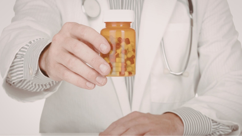 Người bệnh cần tuân theo chỉ định của bác sĩ khi dùng thuốc điều trị hội chứng chân không yên