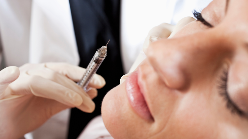 Tiêm botulinum toxin là phương pháp điều trị hiệu quả và phổ biến nhất hiện nay