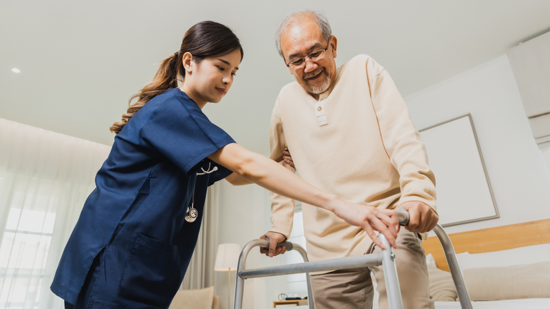 Các bài tập vật lý trị liệu và hồi phục chức năng giúp duy trì sức cơ và khả năng vận động