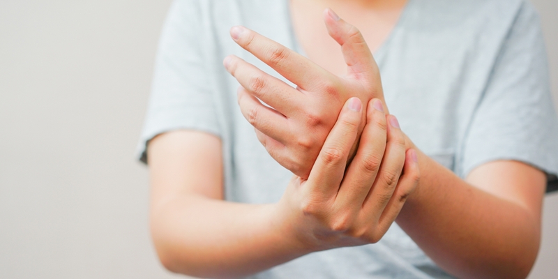 Hội chứng ống cổ tay sau sinh: Nguyên nhân, dấu hiệu và hướng điều trị 2