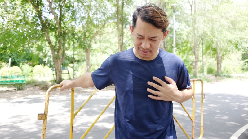 Đau ngực cấp tính là biểu hiện thường gặp khi mắc hội chứng trái tim tan vỡ