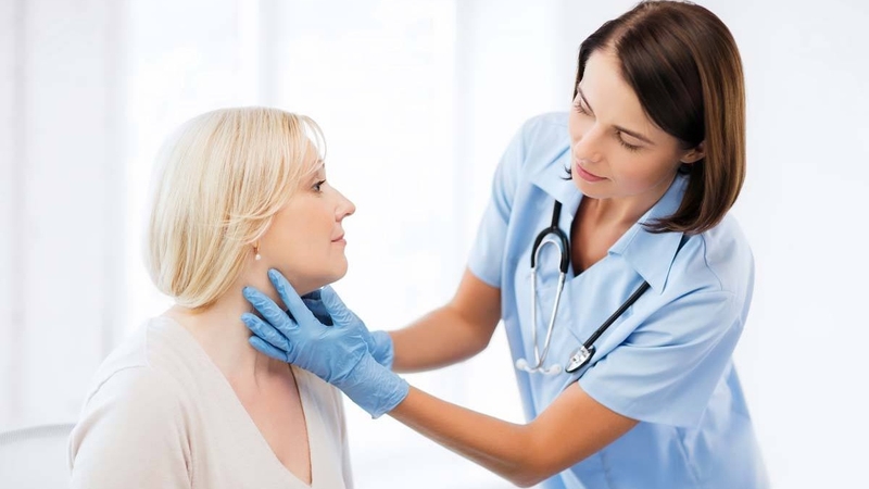 Hỏi đáp cùng chuyên gia: Đau họng nhức đầu mệt mỏi là bệnh gì? 1