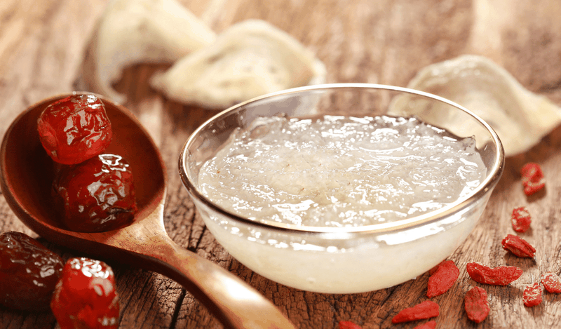 Xăm môi ăn yến sào được không?