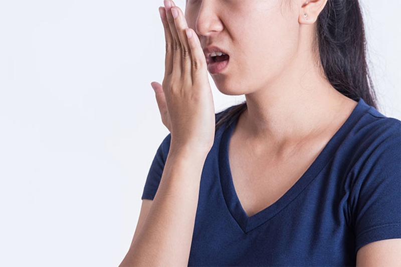 Đeo khẩu trang thời gian dài có thể gây hôi miệng