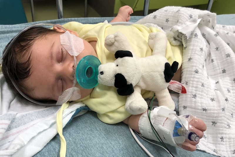 Tác hại khôn lường khi hôn trẻ sơ sinh mẹ đã biết chưa? 2