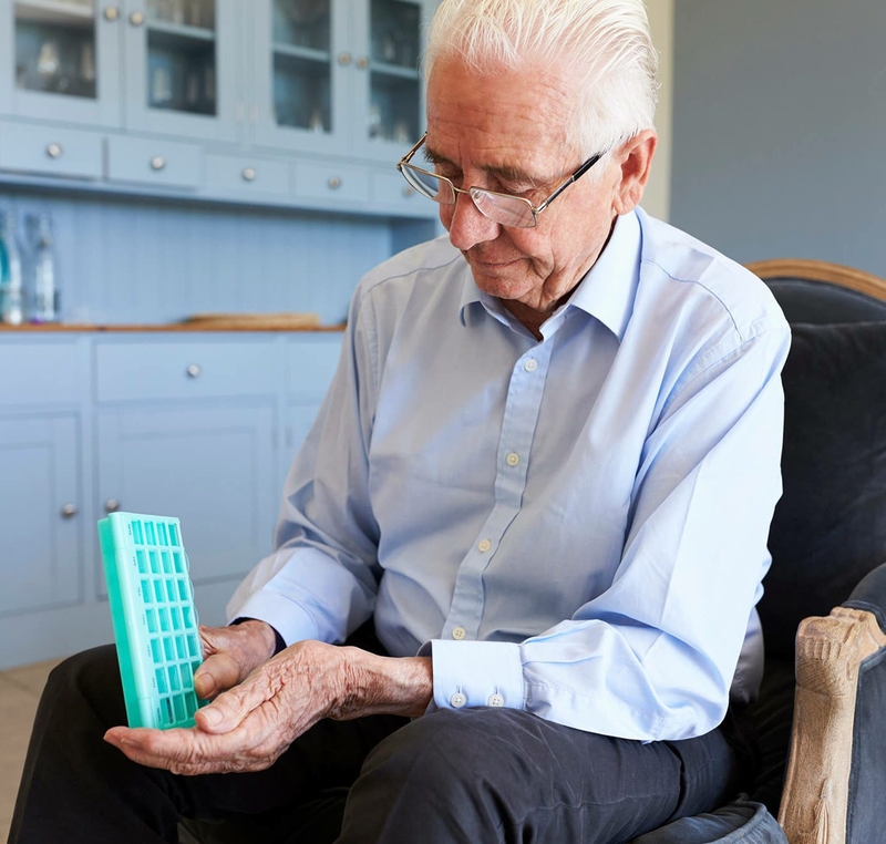 Hộp phân liều thuốc 4 ngăn màu trà A29 tối ưu công dụng lưu trữ và sử dụng thuốc 2