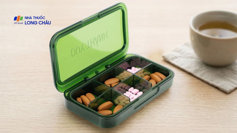 hop-phan-lieu-thuoc-6-ngan-mau-xanh.jpg