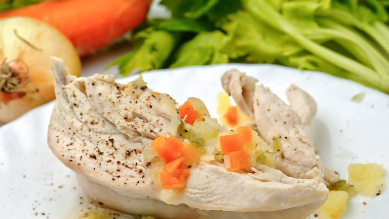 100g ức gà luộc bao nhiêu calo? Những điều cần lưu ý 1
