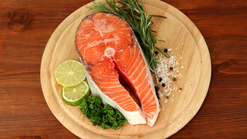 Cá hồi - Nguồn omega-3 dồi dào, tốt cho tim mạch