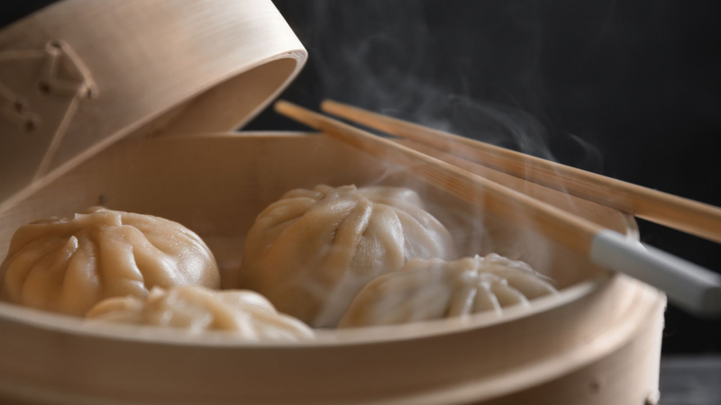 1-cai-banh-bao-nhan-thit-2-trung-bao-nhieu-calo-an-banh-bao-nhan-thit-2-trung-co-gay-tang-can-khong.jpg