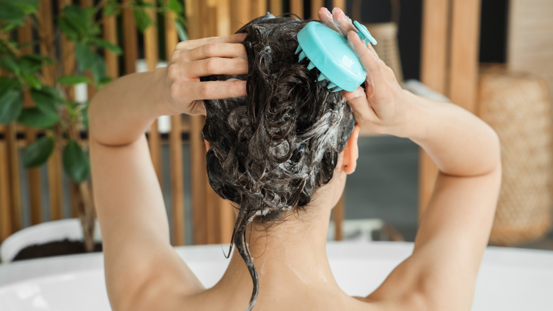 5 mẹo khi gội đầu giúp tóc sạch, lâu bết như ngoài tiệm 3