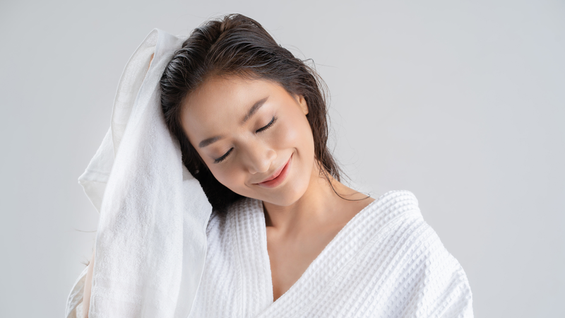 5 mẹo khi gội đầu giúp tóc sạch, lâu bết như ngoài tiệm 4