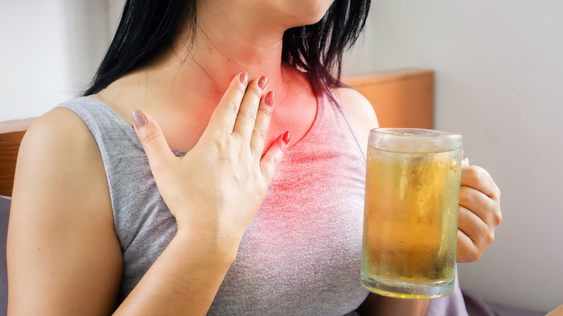 Ợ nóng và ợ trớ là triệu chứng trào ngược dạ dày thực quản, thường xảy ra sau khi ăn
