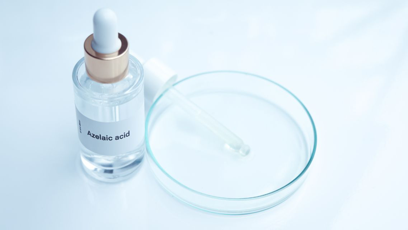 Azelaic acid có đẩy mụn không? Hiểu đúng trước khi sử dụng 1