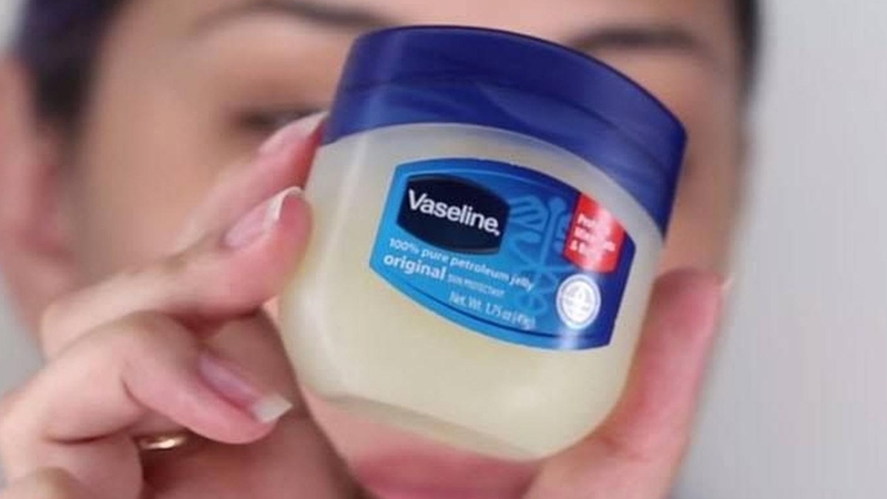 Cách trị mụn đầu đen bằng vaseline thần thánh 1