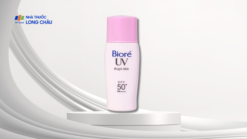 Sữa chống nắng cho mặt Biore Bright Milk SPF 50+ PA+++ giúp nâng tông (30ml).jpg
