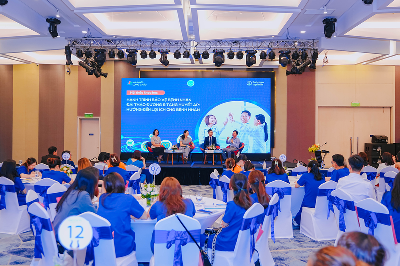 Toàn cảnh buổi đào tạo với chủ đề “Hành Trình Bảo Vệ Bệnh Nhân Đái Tháo Đường Và Tăng Huyết Áp_ Hướng Đến Lợi Ích Cho Bệnh Nhân”, với sự tham gia của gần 200 dược sĩ.jpg