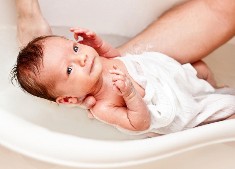 Trẻ bị viêm phế quản có được tắm không và cách chăm sóc trẻ bị viêm phế quản 2
