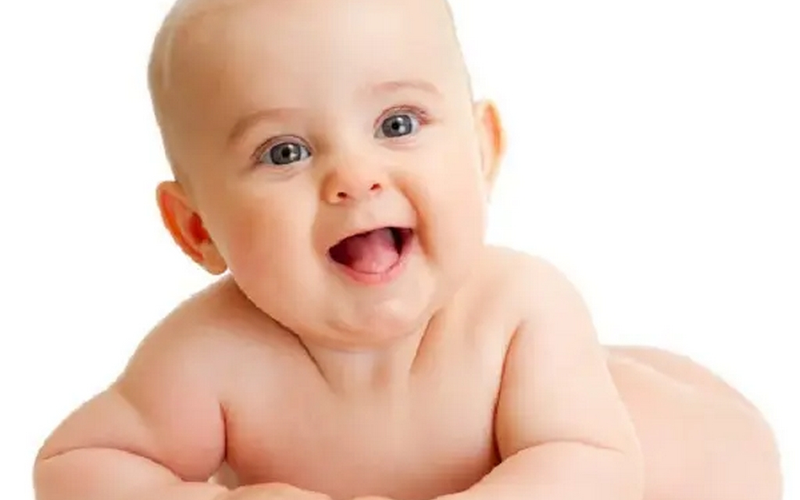 Trẻ sơ sinh có gân xanh ở sống mũi có sao không? 2.png