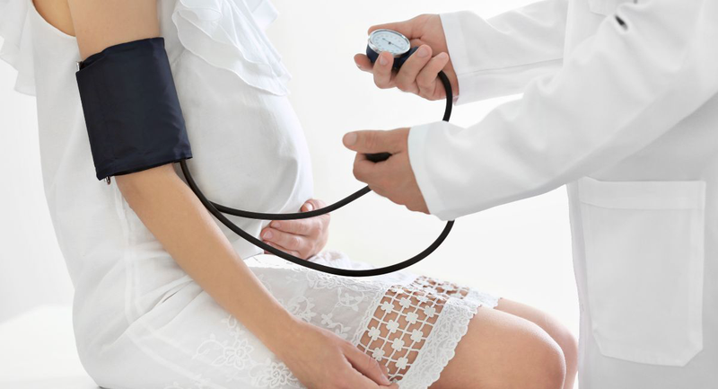 Bà bầu huyết áp cao có nên uống nước dừa không? Lợi hay hại? 1