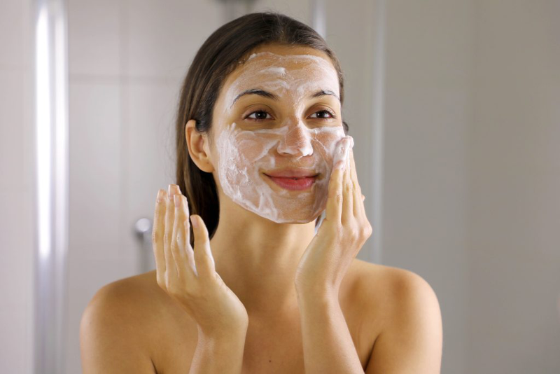 Buổi sáng có cần tẩy trang không? Những lưu ý khi làm sạch da buổi sáng 3