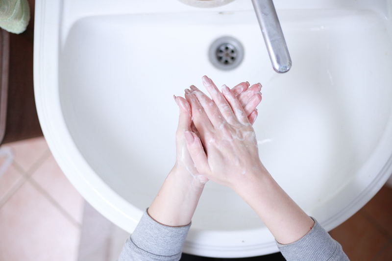 Rửa mặt bằng nước máy có tốt không? Cách bảo vệ làn da khi rửa mặt bằng nước máy 3