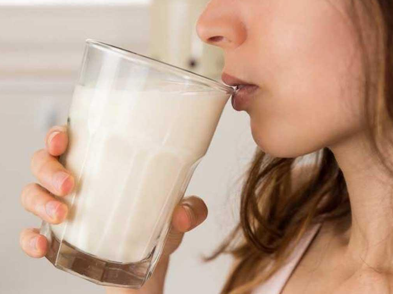 Tác hại của uống sữa đêm muộn là gì? Lợi ích của việc uống sữa đêm đúng cách 1