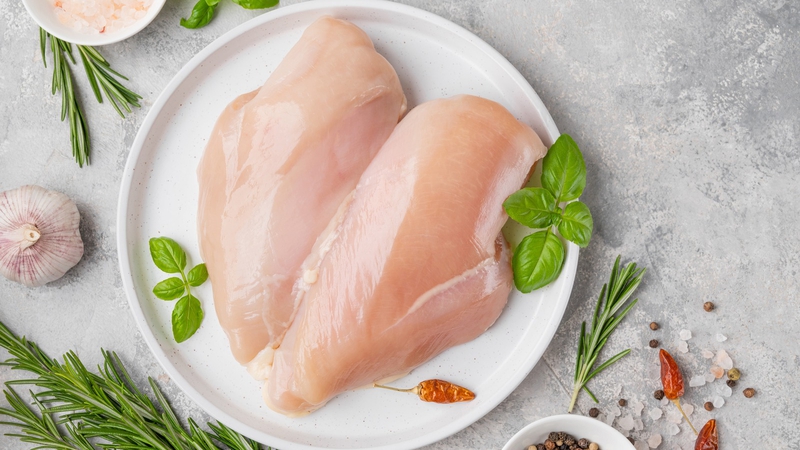 Mẹo vặt nhà bếp: Bảo quản thịt gà sống đúng cách 1