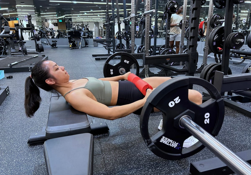 Kỹ thuật tập Barbell Hip Thrust - Bài tập đẩy mông bằng tạ đòn cực hiệu quả 4