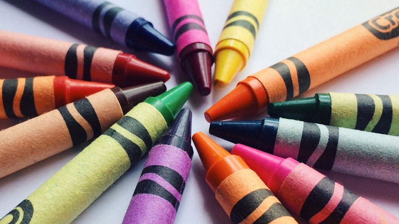 Bé ăn bút sáp màu có sao không và cách xử lý an toàn tại nhà 1