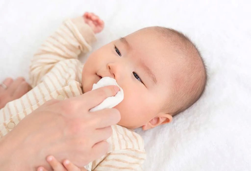 Bé ăn bút sáp màu có sao không và cách xử lý an toàn tại nhà 3