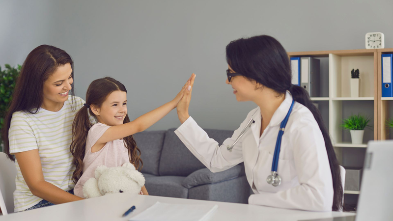 Bé gái 5 tuổi ra khí hư màu vàng có đáng lo? Cha mẹ cần làm gì? 2