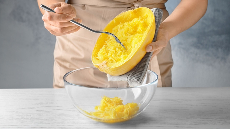 Bí sợi mì là một loại bí đặc biệt, khi nấu chín sẽ tạo thành sợi giống mì.
